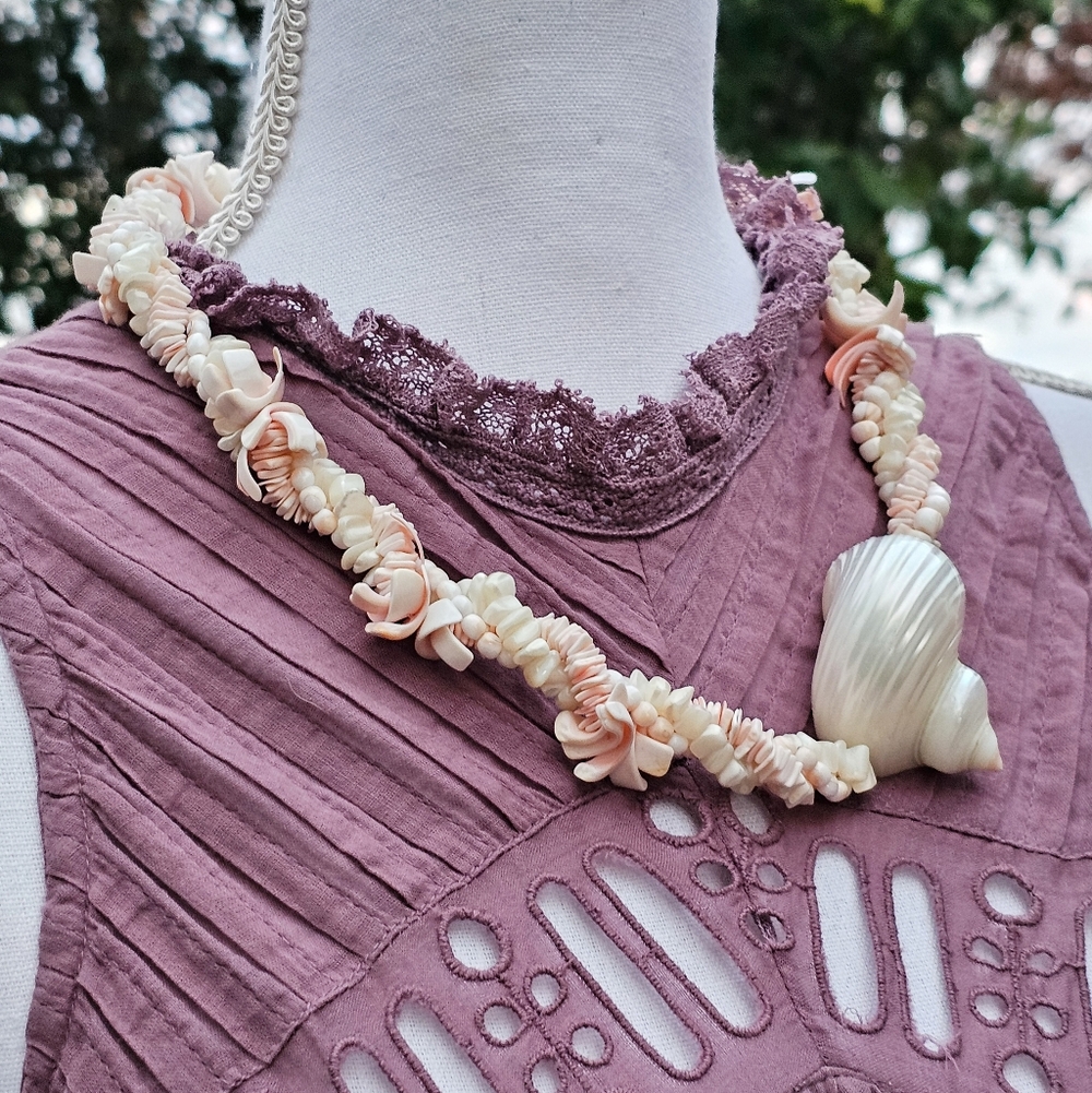 Hawaiian Pink & White Polynesian Puka Sea Shell Necklace W/ Large Shell